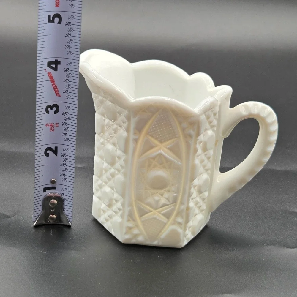 VINTAGE  Rotec Milk Glass‎ Creamer MINT CONDITION